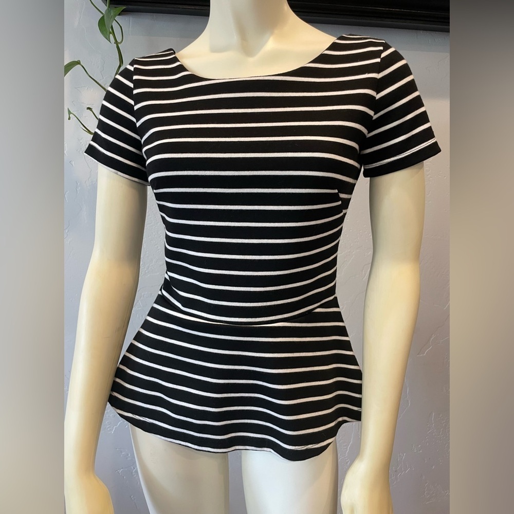 New women’s banana republic stretch, Black and White Striped peplum Top SZ 0